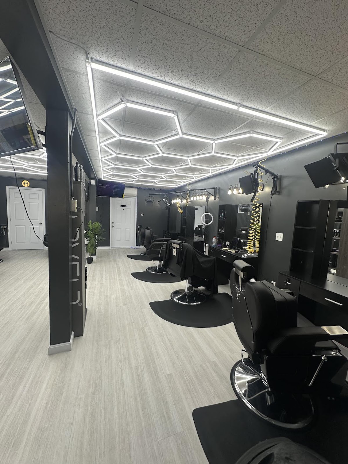Royal Barber Studios - Barbershop in Bangor