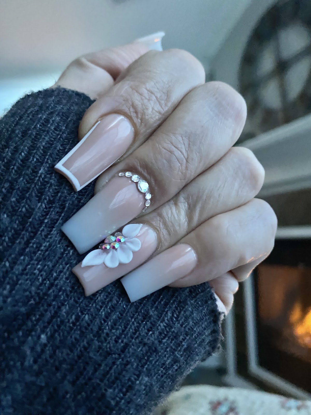 Favis Nail Salon - Nail Salon in Detroit