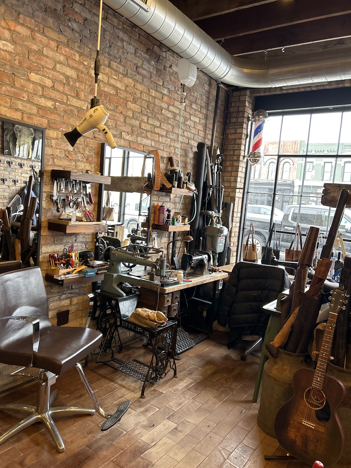 BlacktheSalon - Barbershop in Detroit