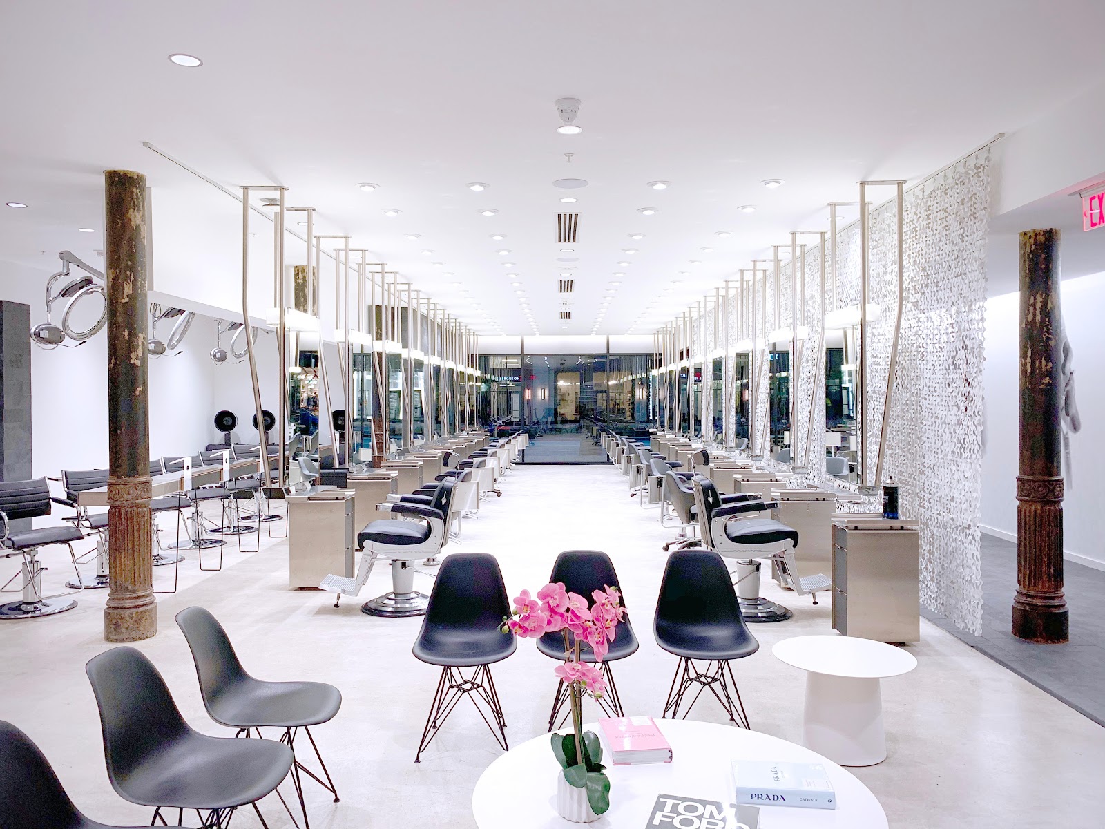 6 Salon - Beauty Spa in Detroit