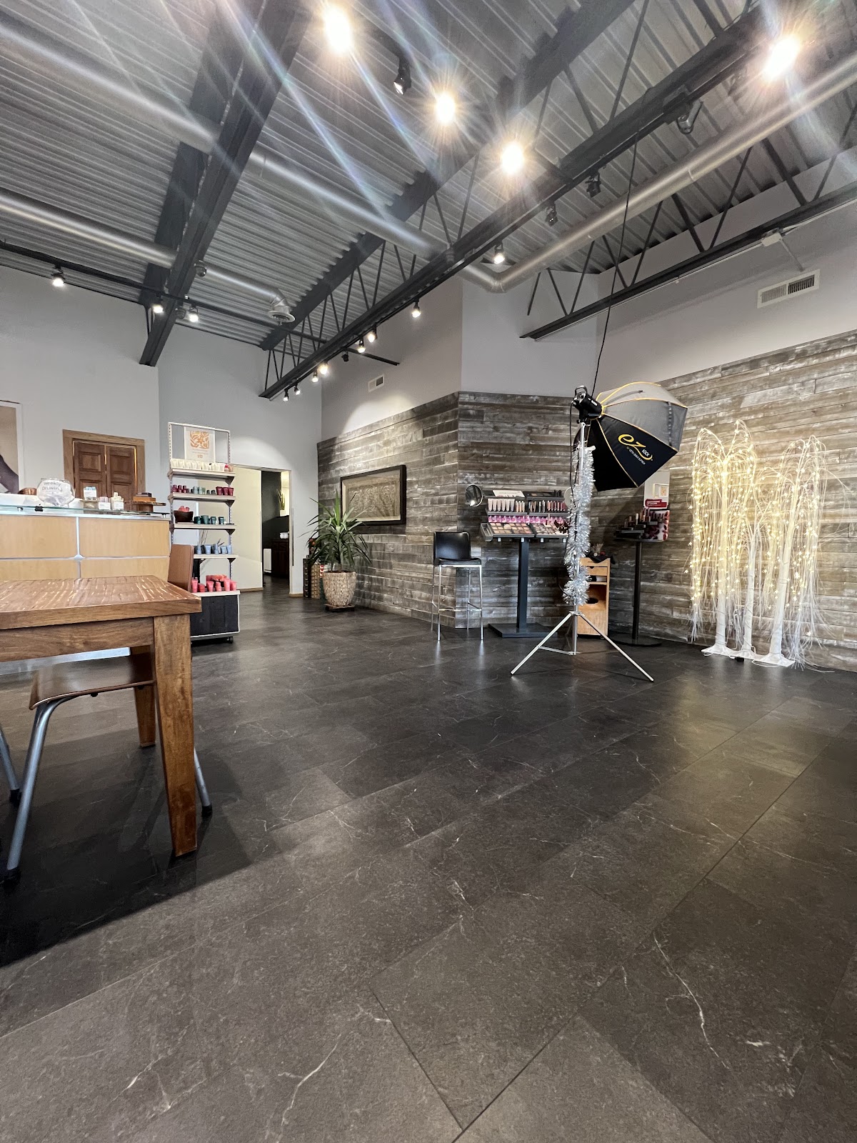 Lockworx Salon - Hair Salon in Lansing