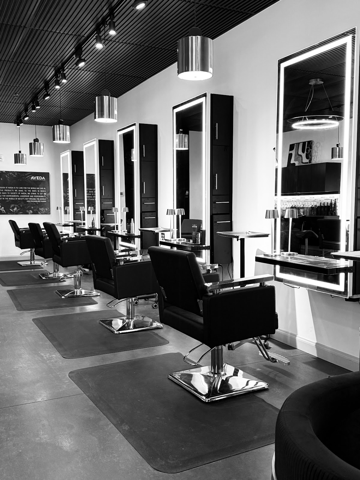 SALON VICHÉ - Nail Salon in Kalamazoo