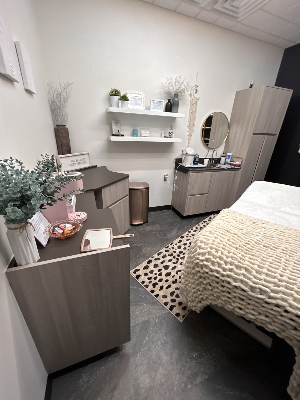 Spa 143 - Hair Salon in Rochester