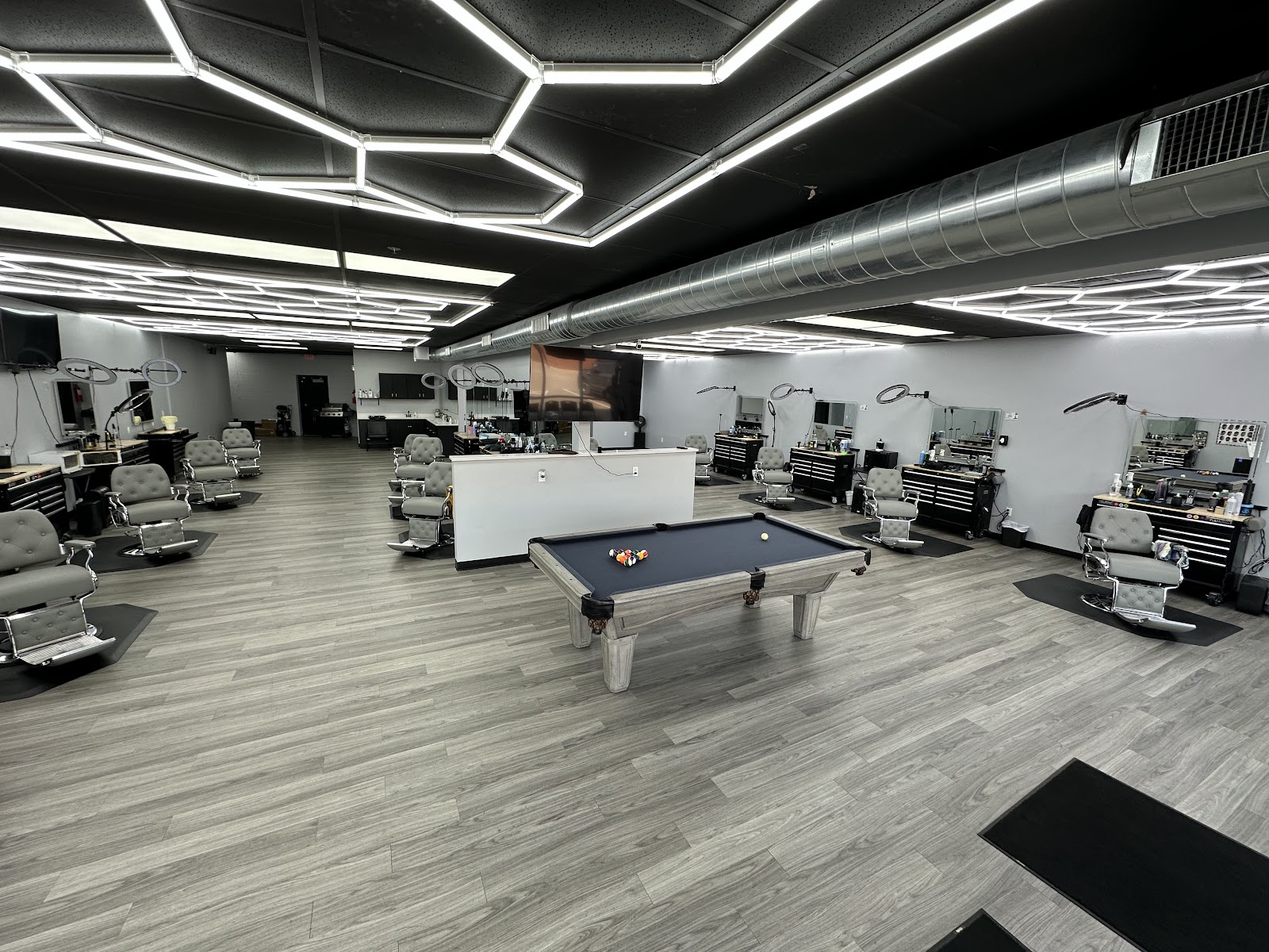 LV’s Barbershop-Bloomington - Barbershop in Bloomington
