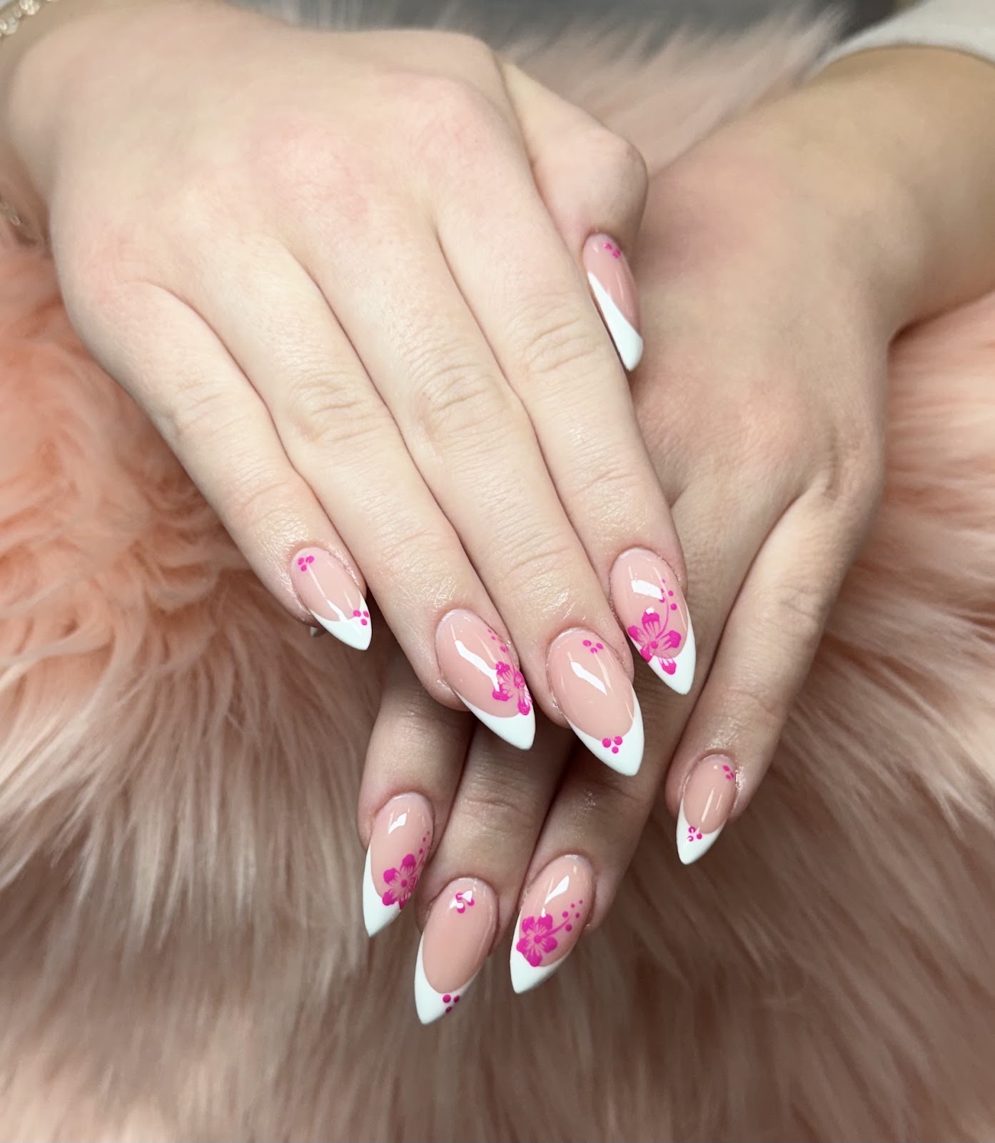 Season Nails - Nail Salon in Bloomington