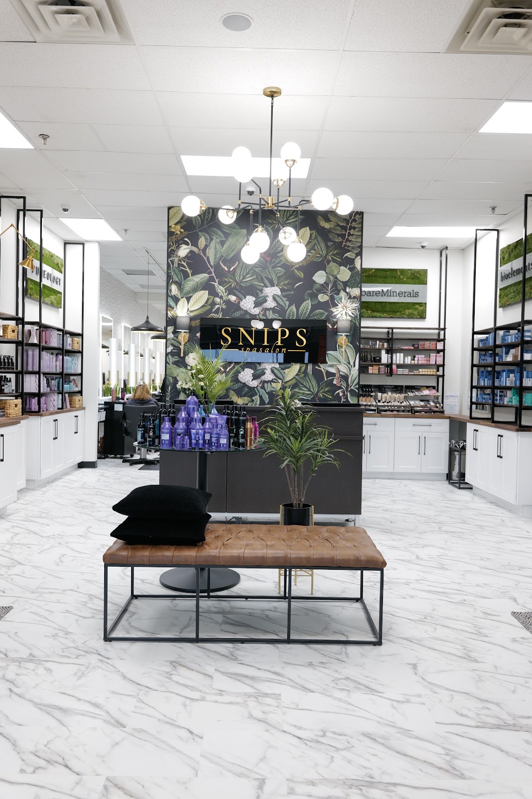 Snips SpaSalon - Nail Salon in Bloomington