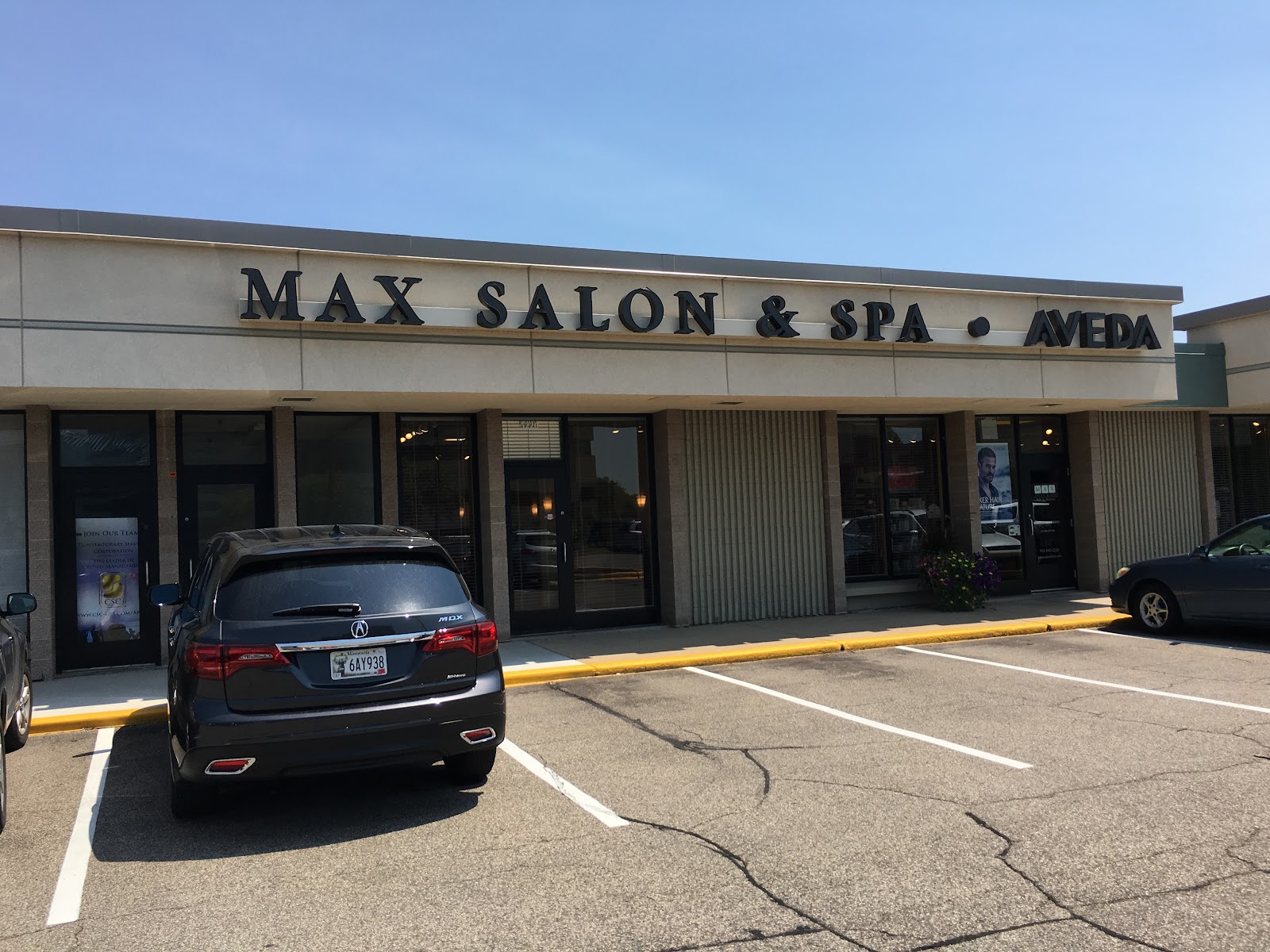MAX Salon & Spa - Nail Salon in Bloomington