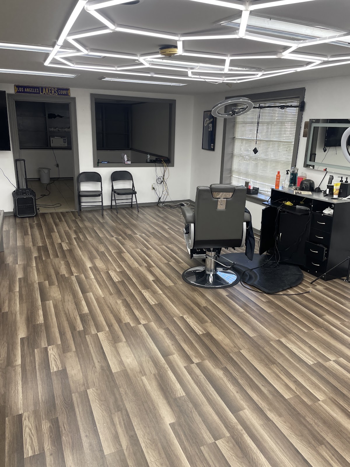 HeadTurners barber & beauty salon - Barbershop in Jackson