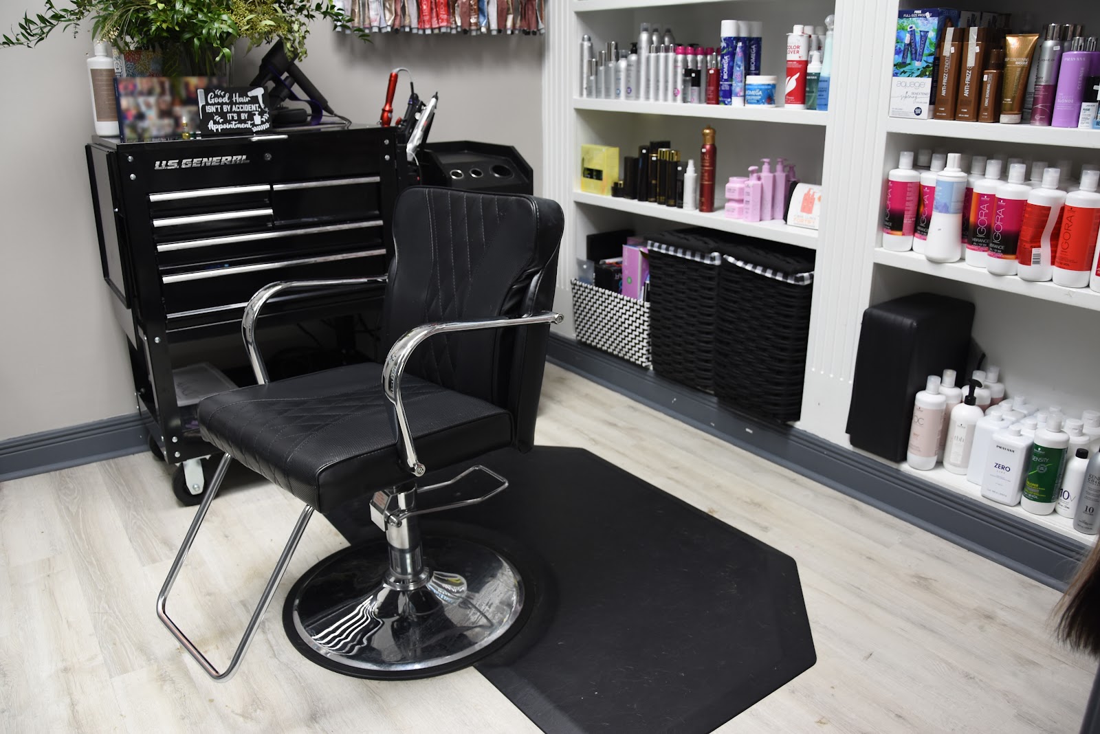 Elle B's Salon & Waxing - Hair Salon in Hattiesburg