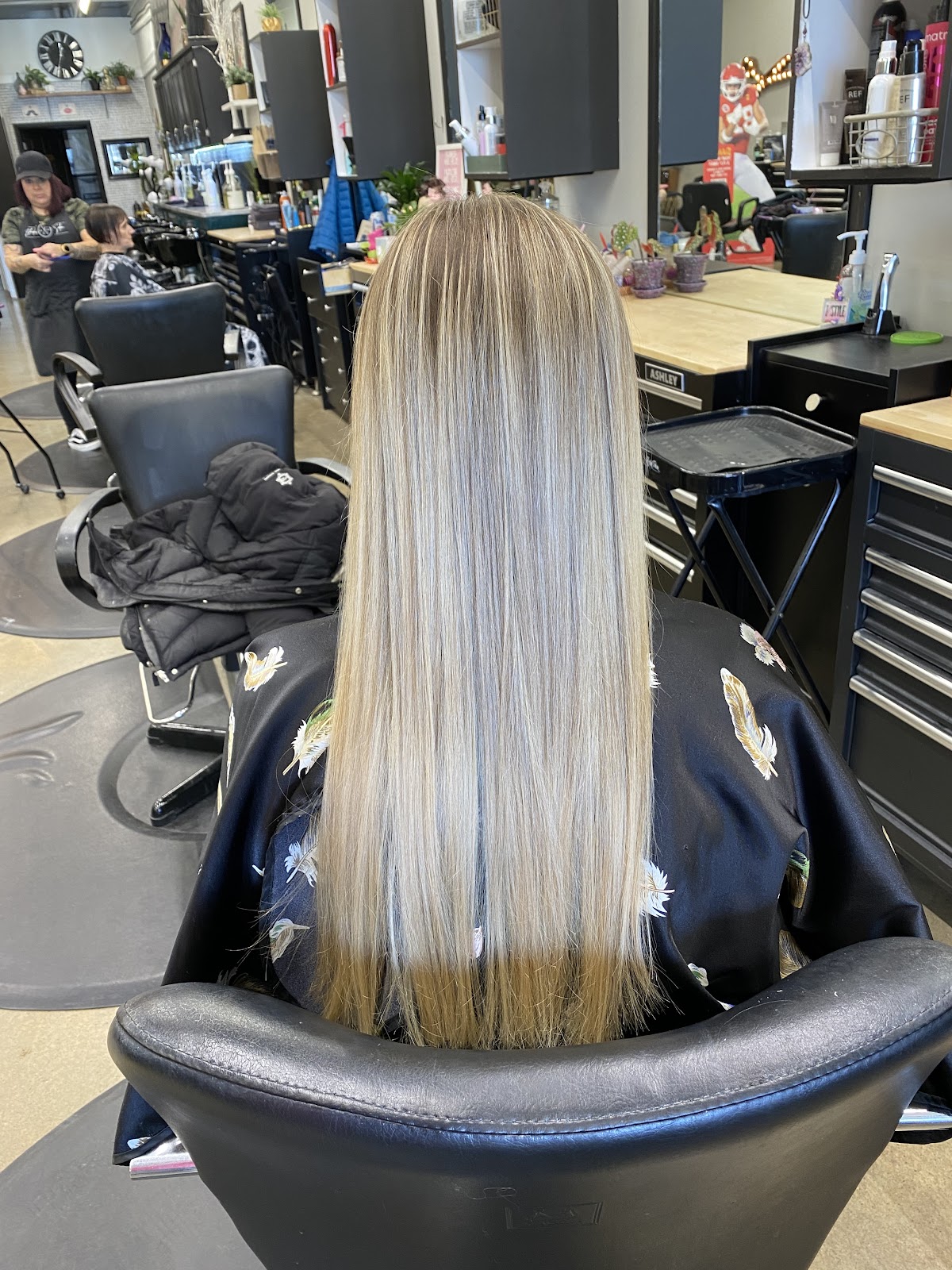 Blondie's Salon - Hair Salon in Independence
