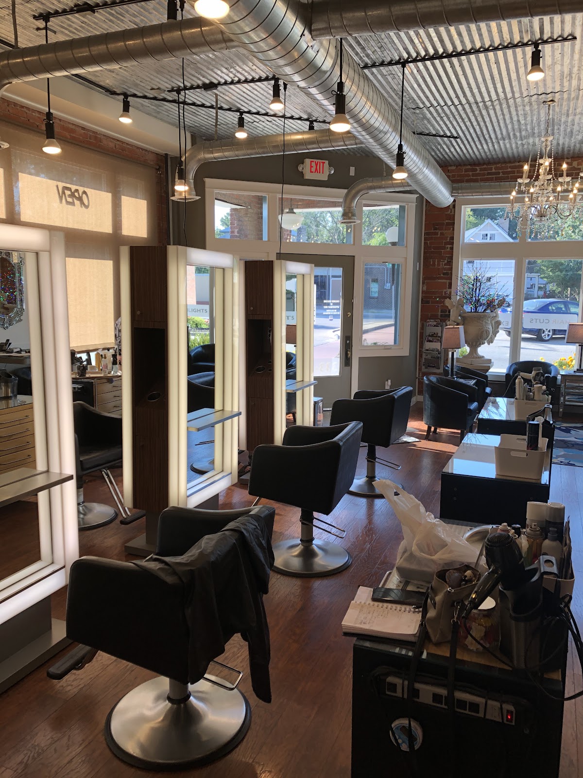 Studio Englewood Salon - Hair Salon in Independence