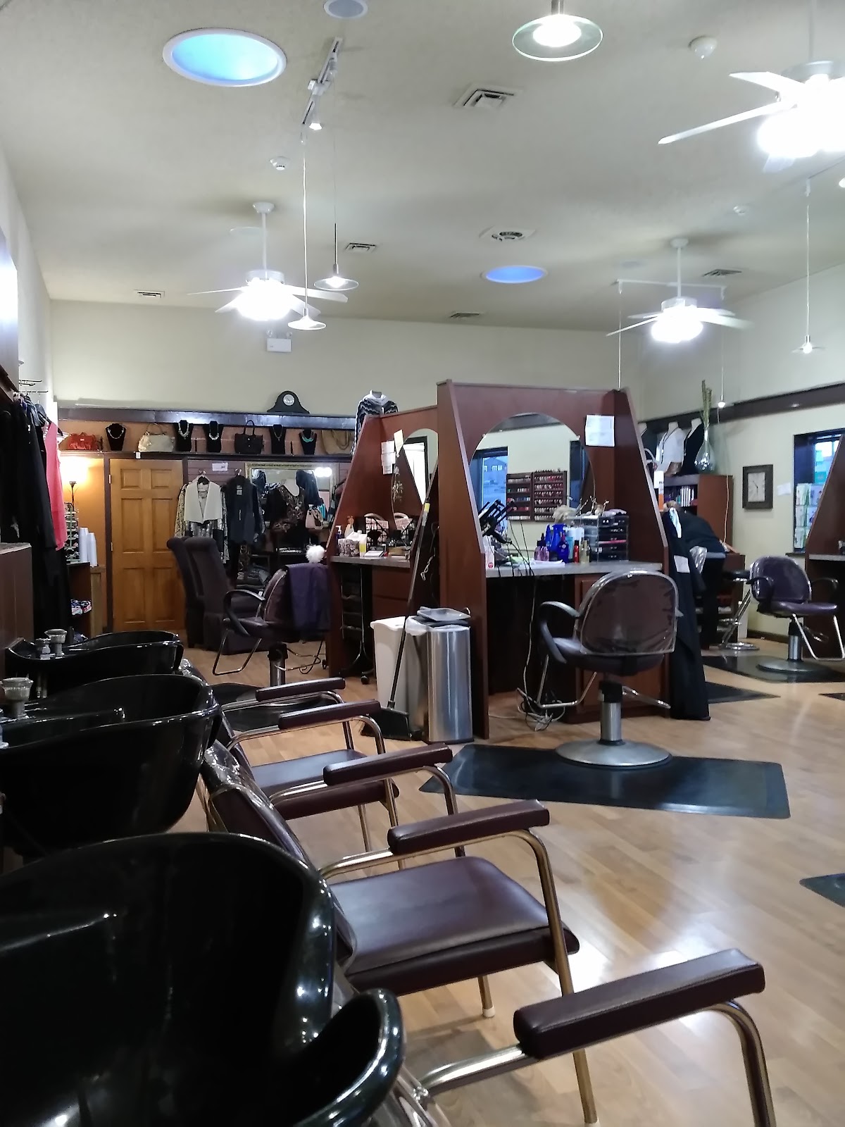 Palm Tree Hair & Nail Salon - Nail Salon in Great Falls