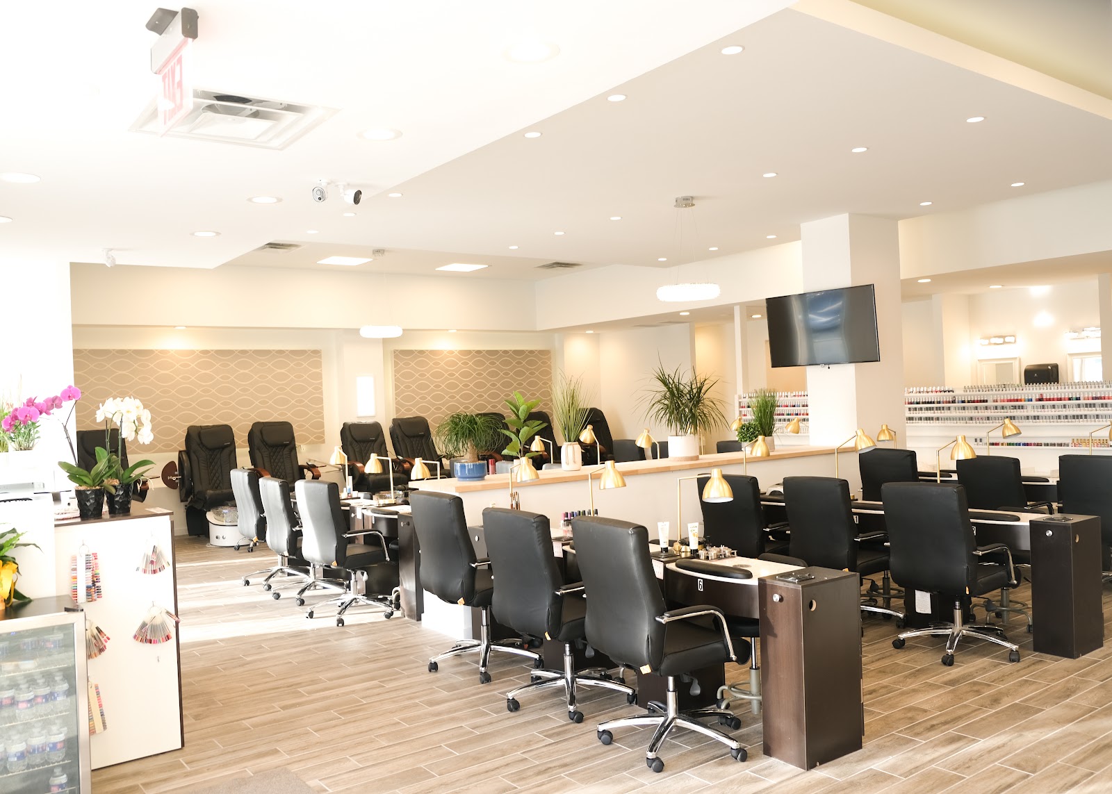 Oma Nail Studio - Nail Salon in Omaha