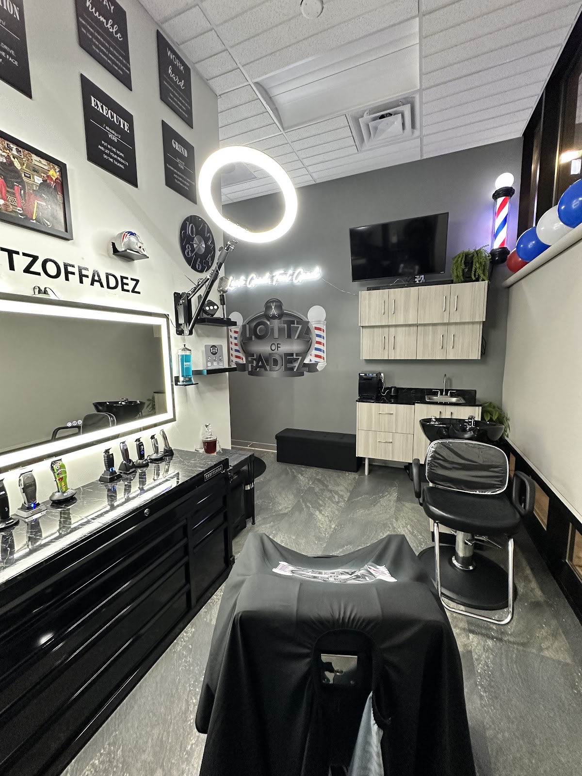 Lottz Of Fadez Barbershop - Barbershop in Lincoln