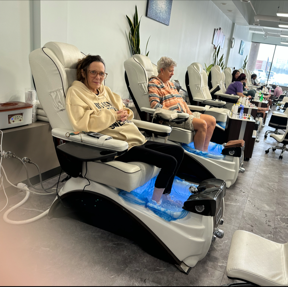 B & T Nails - Nail Salon in Lincoln
