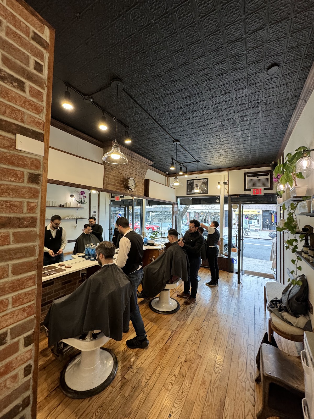 MONTEMAN BARBER - Barbershop in Brooklyn