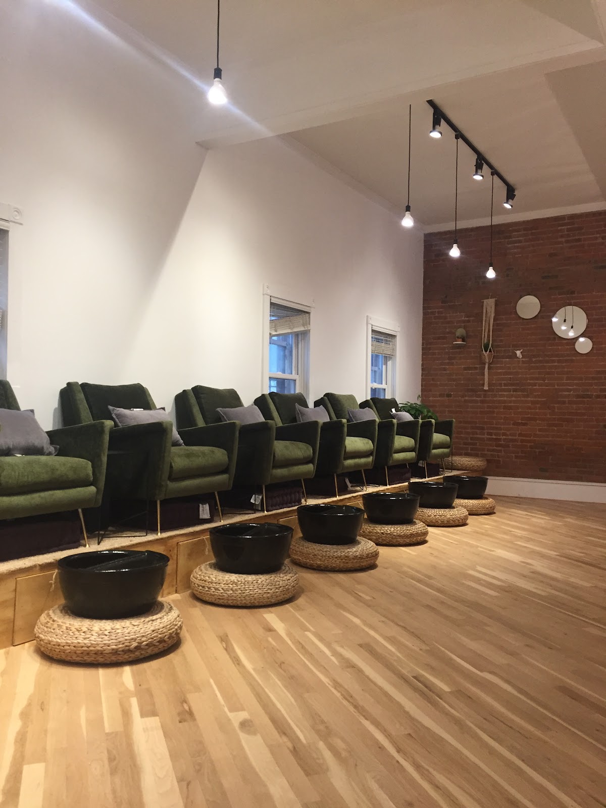 [ p H 7 ] Natural nails & Sugaring - Nail Salon in Brooklyn