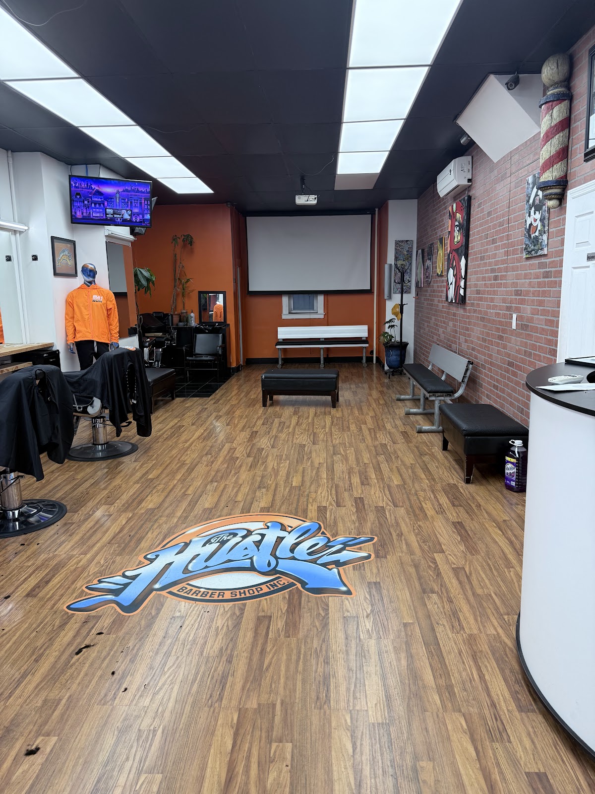 The Hustle Barbershop - Barbershop in Queens