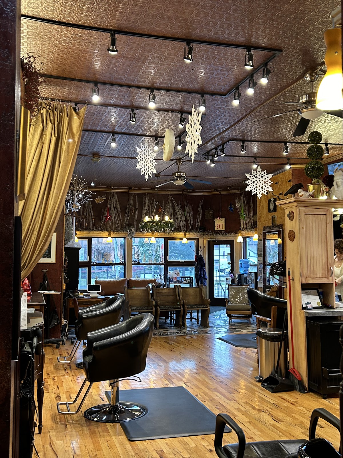 Hairanoia - Hair Salon in Syracuse