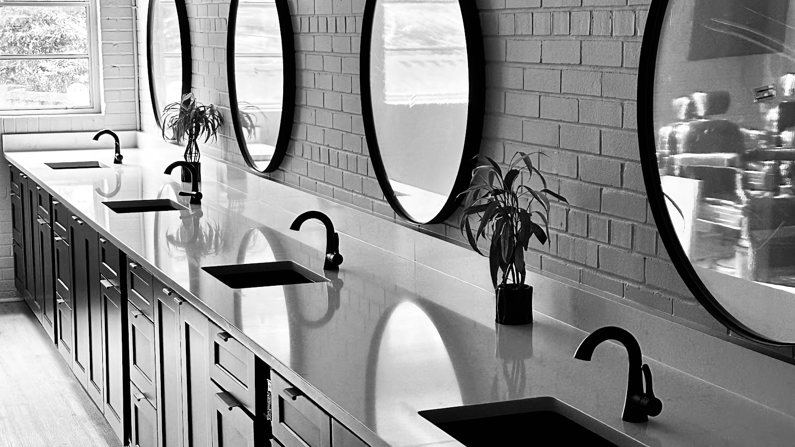 Colonial Barber Shop, Charlotte NC - Barbershop in Charlotte