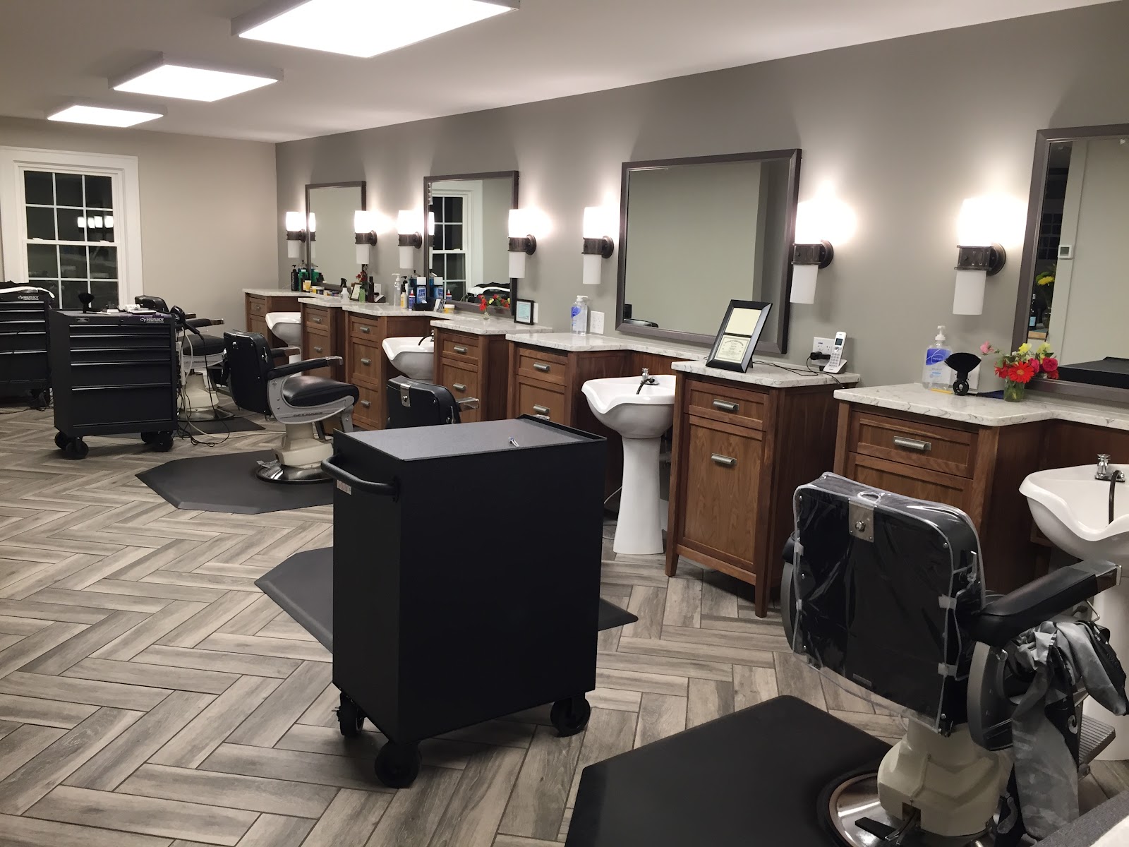 Dennis Best Men's Salon - Barbershop in Durham