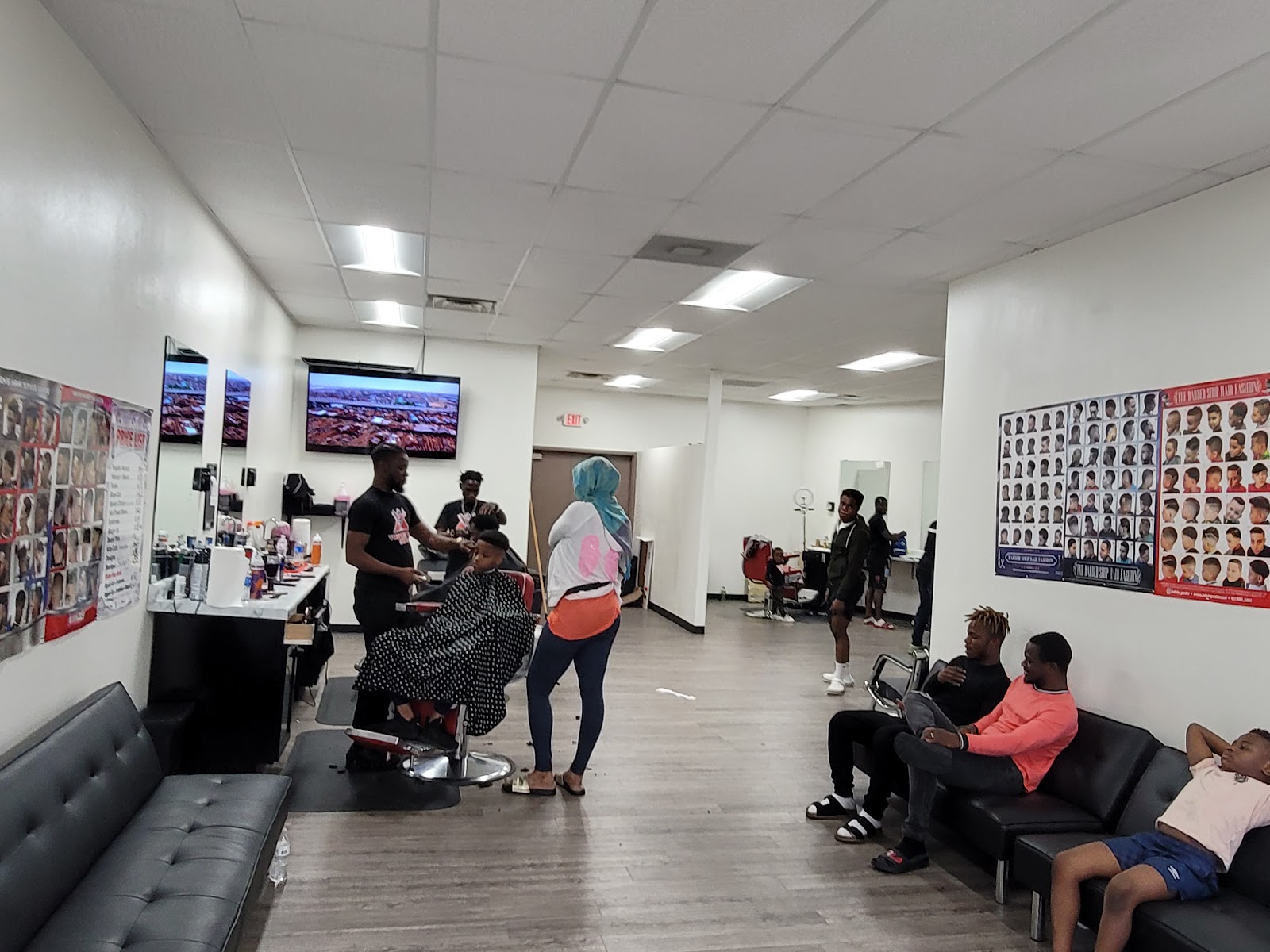 PLATINUM KUTZ BARBER & BEAUTY STUDIO - Barbershop in Fargo
