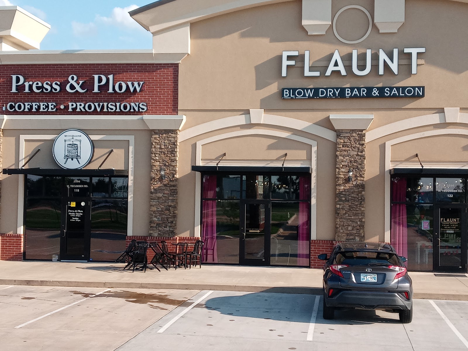 Flaunt Salon, Blow Dry Bar - Hair Salon in Norman