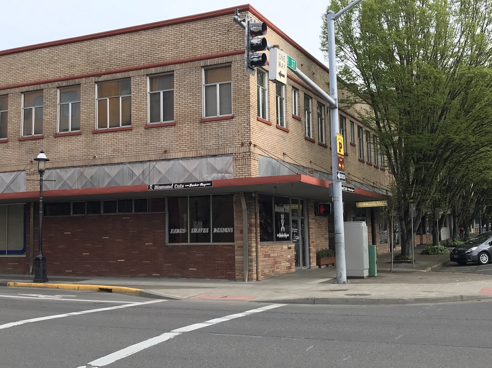 Diamond Cuts Barber Shop - Barbershop in Salem