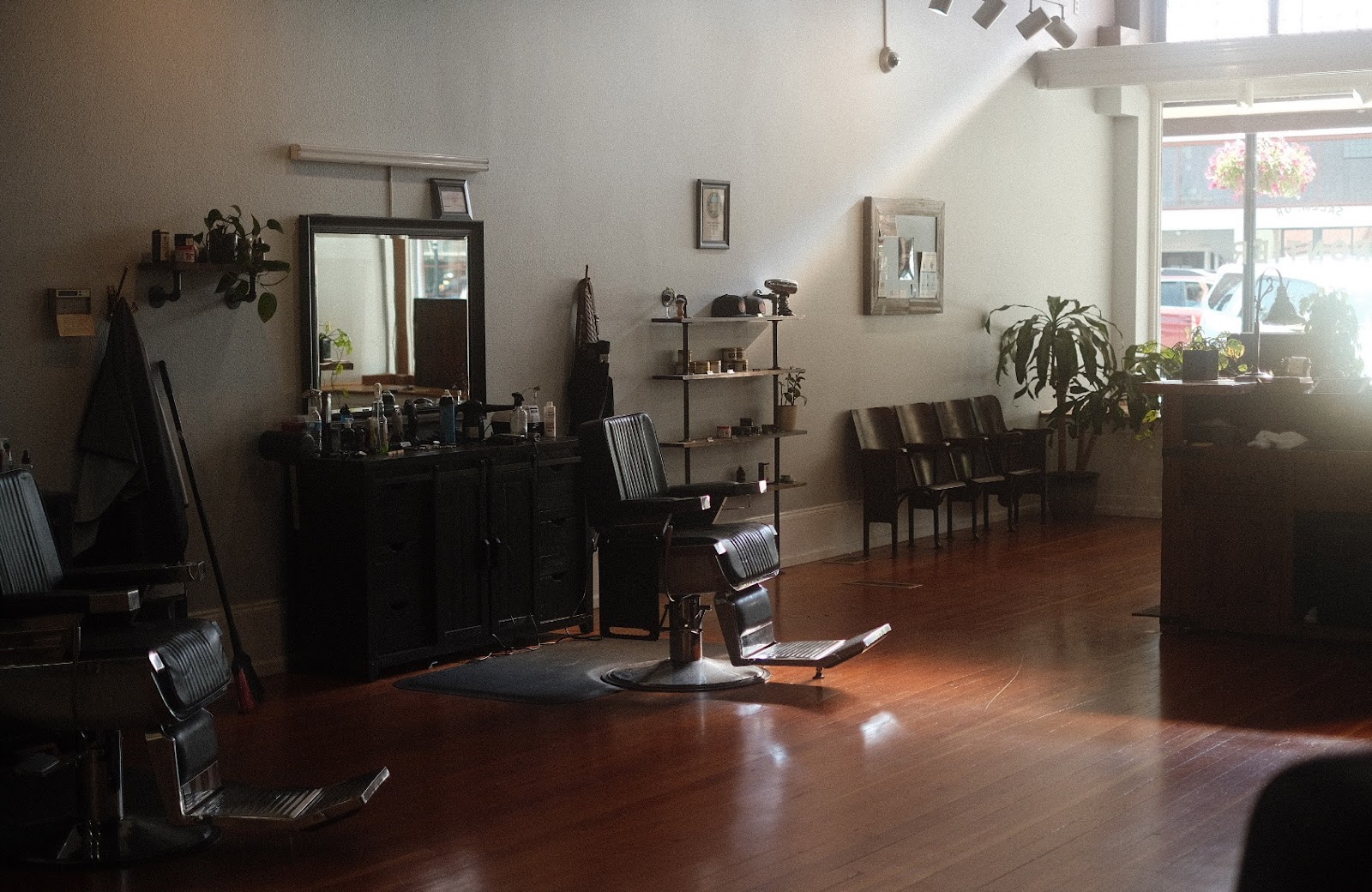 Frontier Barber & Company - Barbershop in Salem