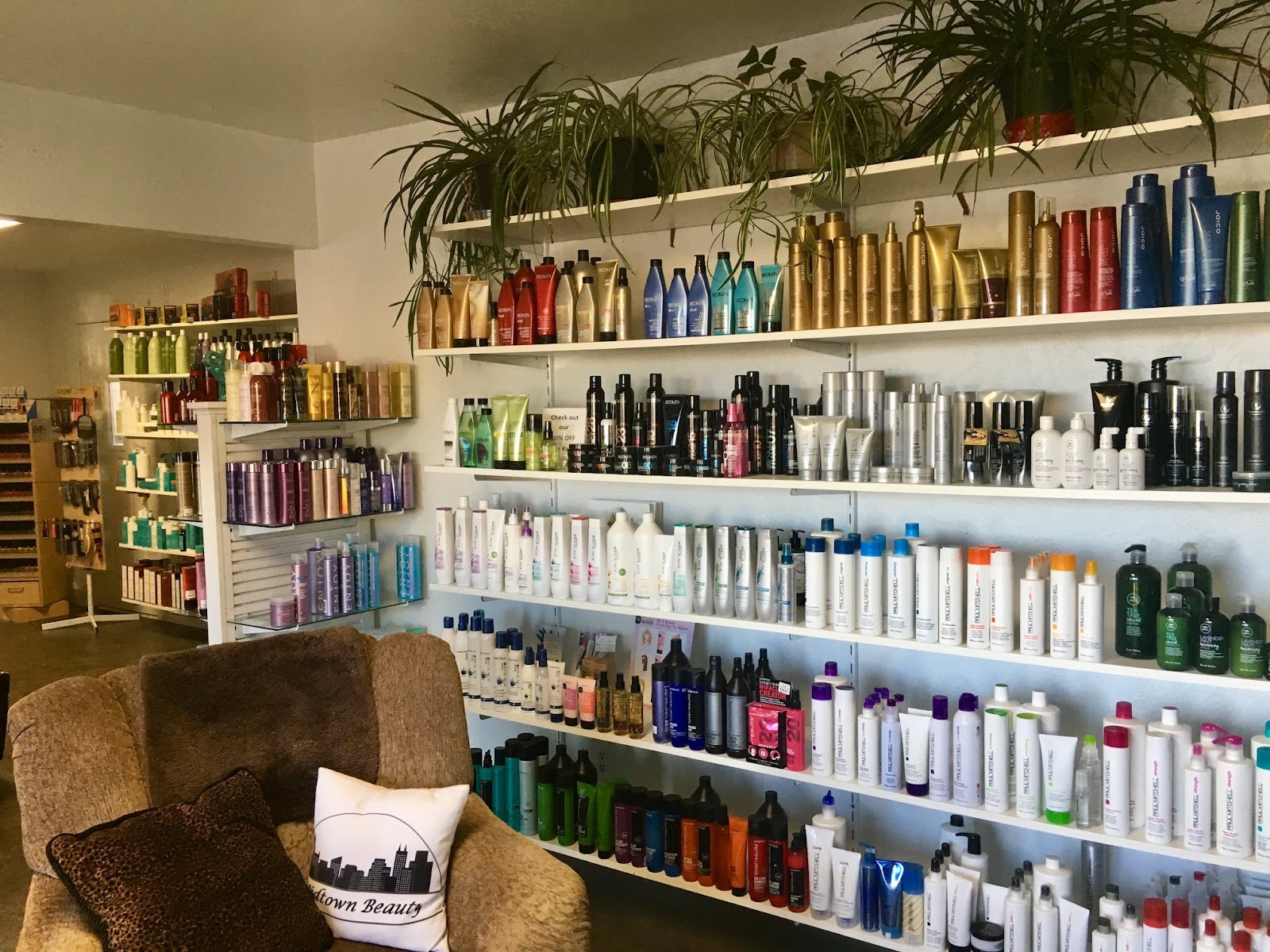 Midtown Beauty Salon - Nail Salon in Bend
