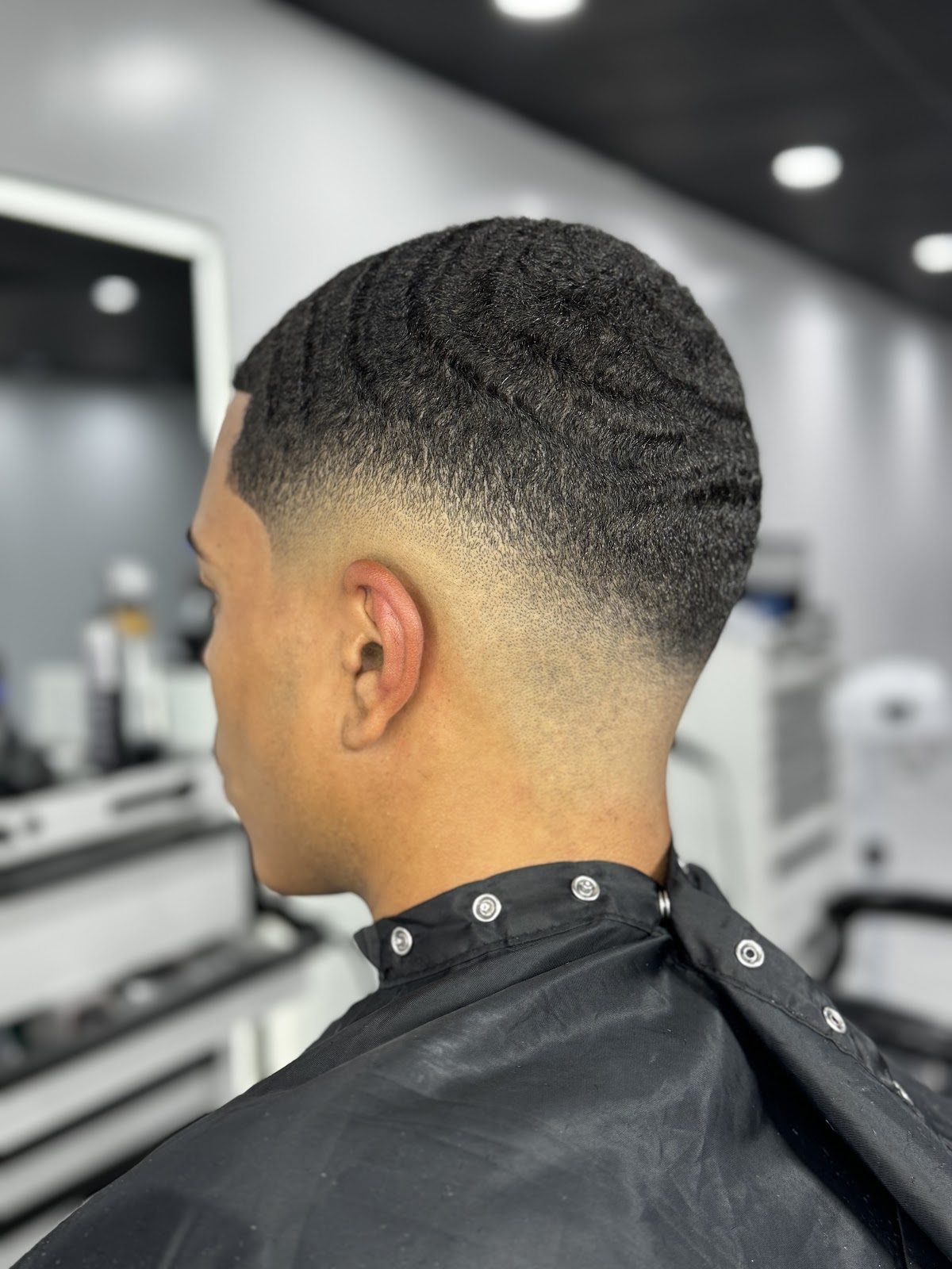 Cuts & social barbershop - Barbershop in Allentown