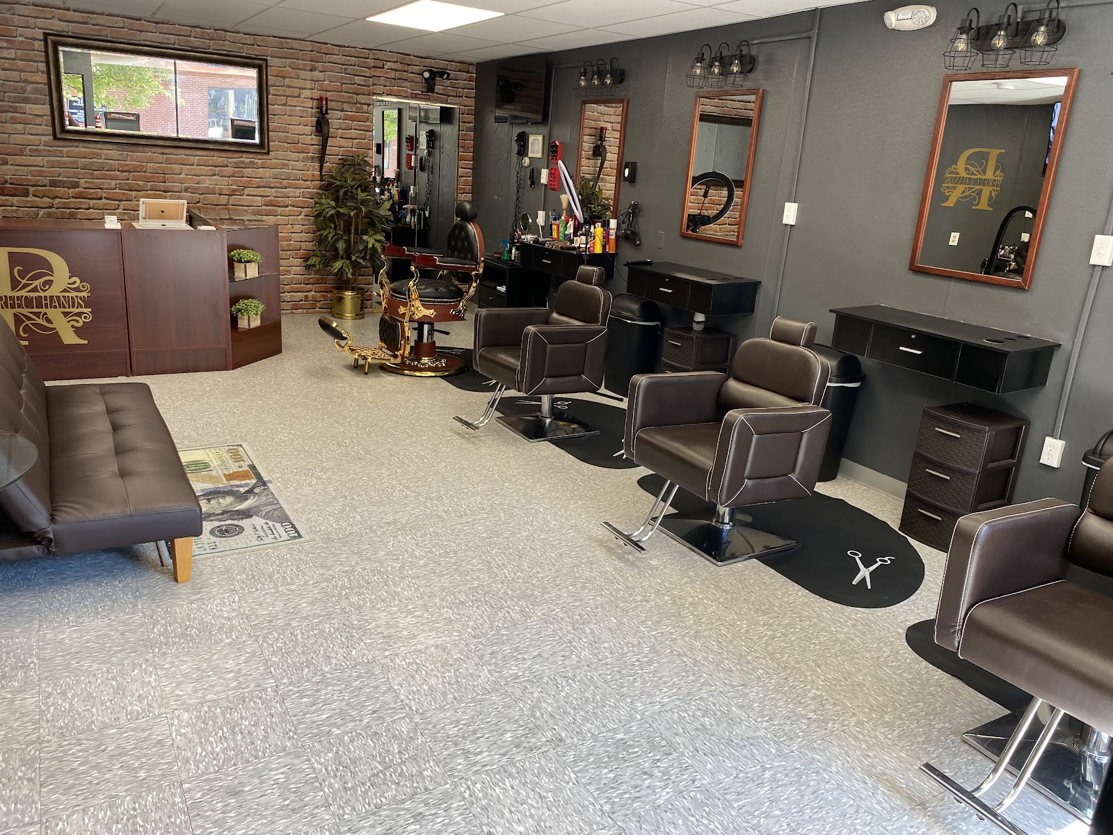 PERFECT HANDS’ BARBERSHOP - Barbershop in Harrisburg