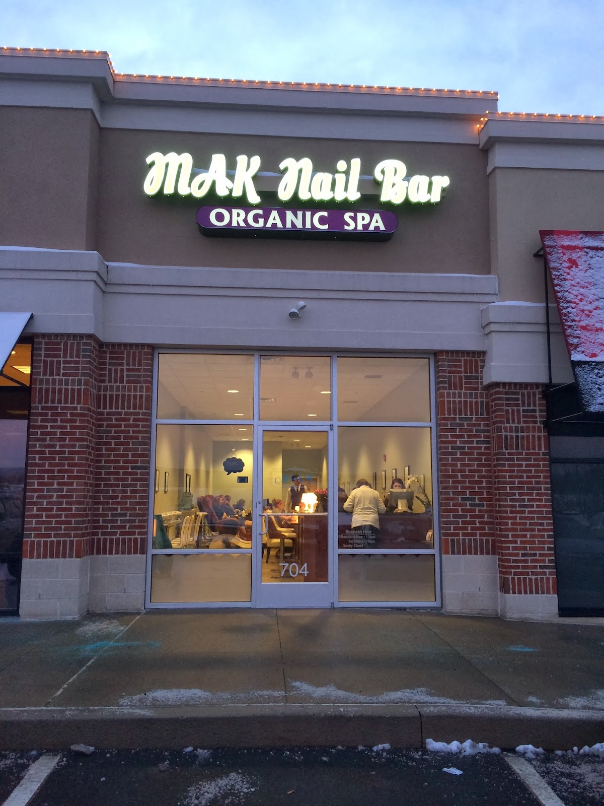 MAK Nail Bar & Organic Spa LLC - Nail Salon in Reading