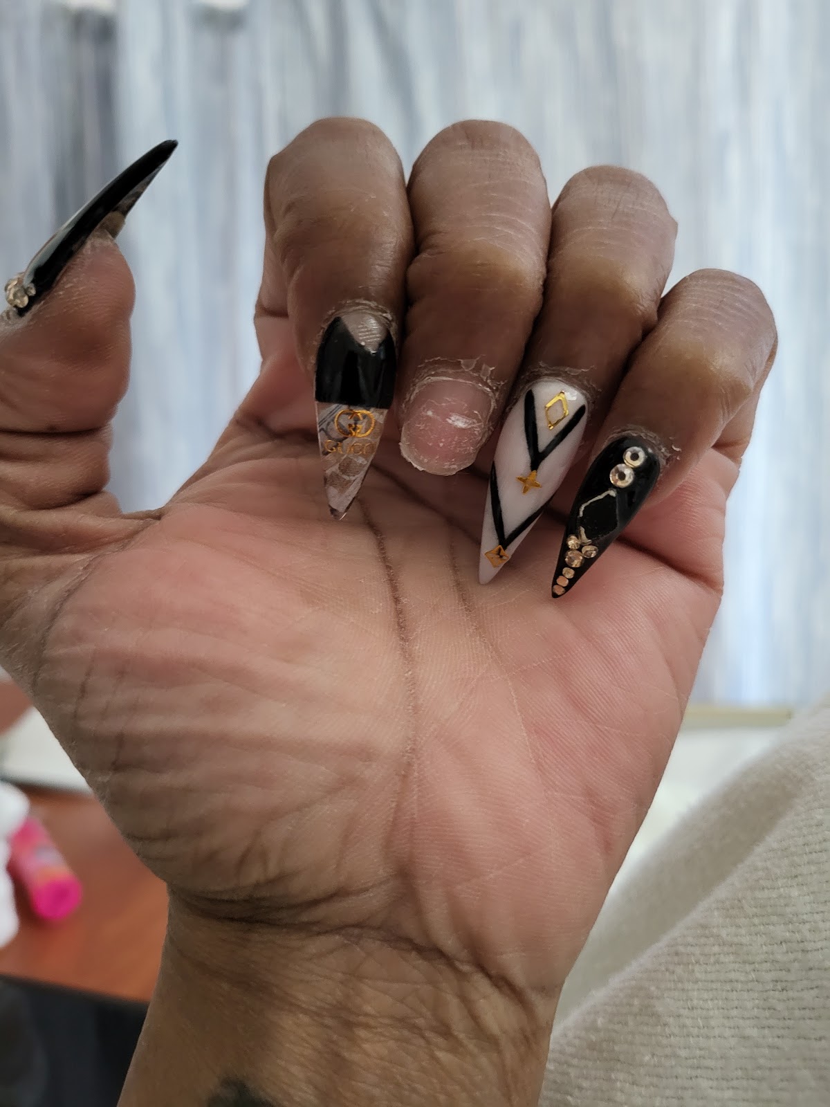 Glossy Nails - Nail Salon in Reading