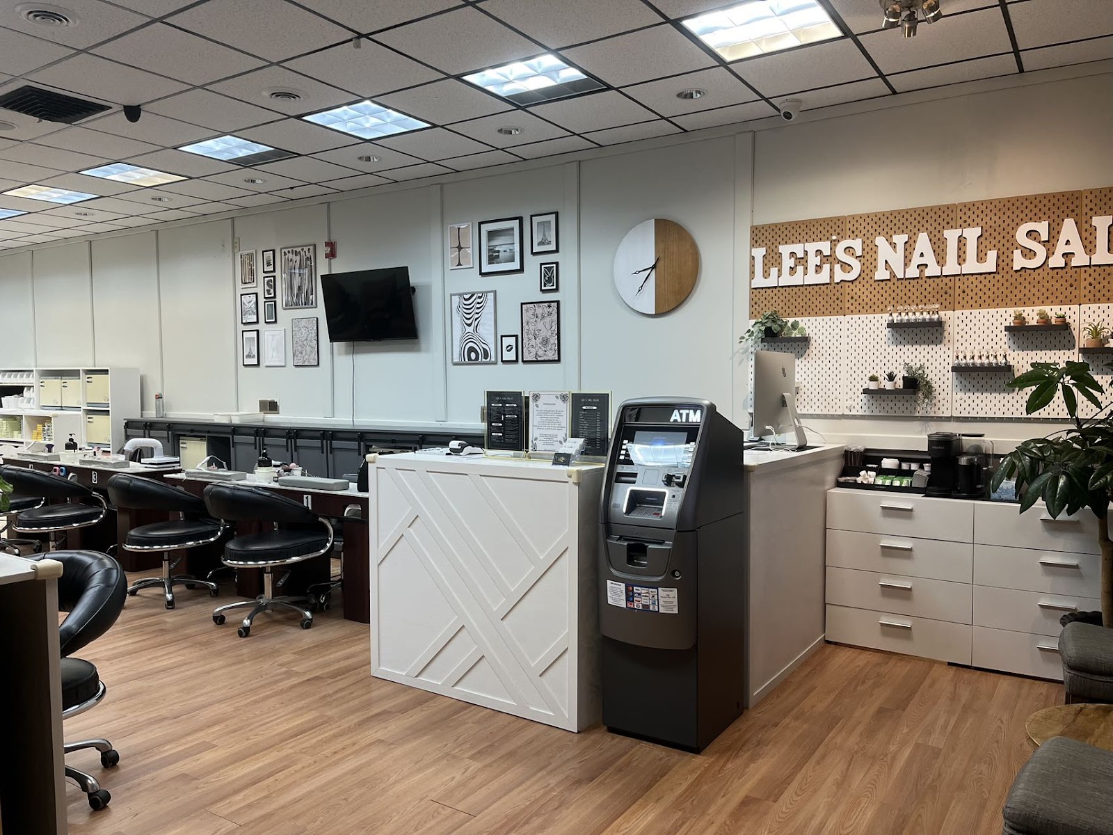 Lee's Nail Salon - Nail Salon in Newport