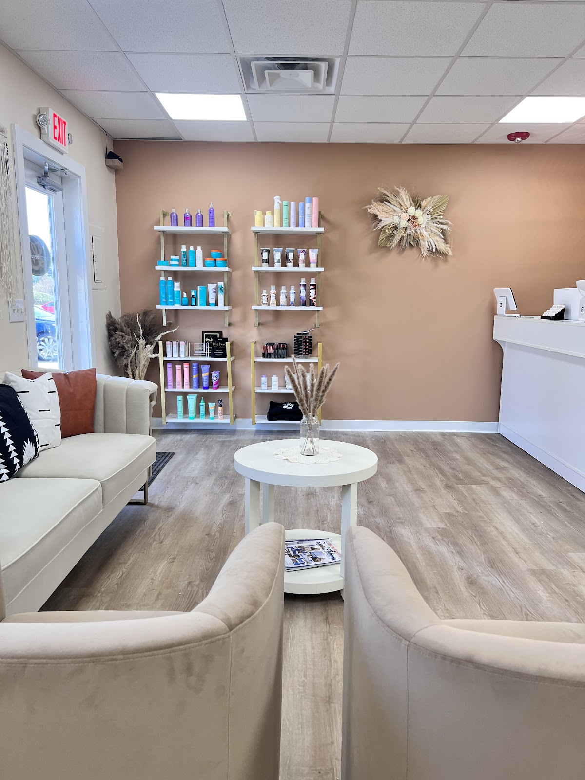 Lockstar Beauty Bar - Hair Salon in Newport