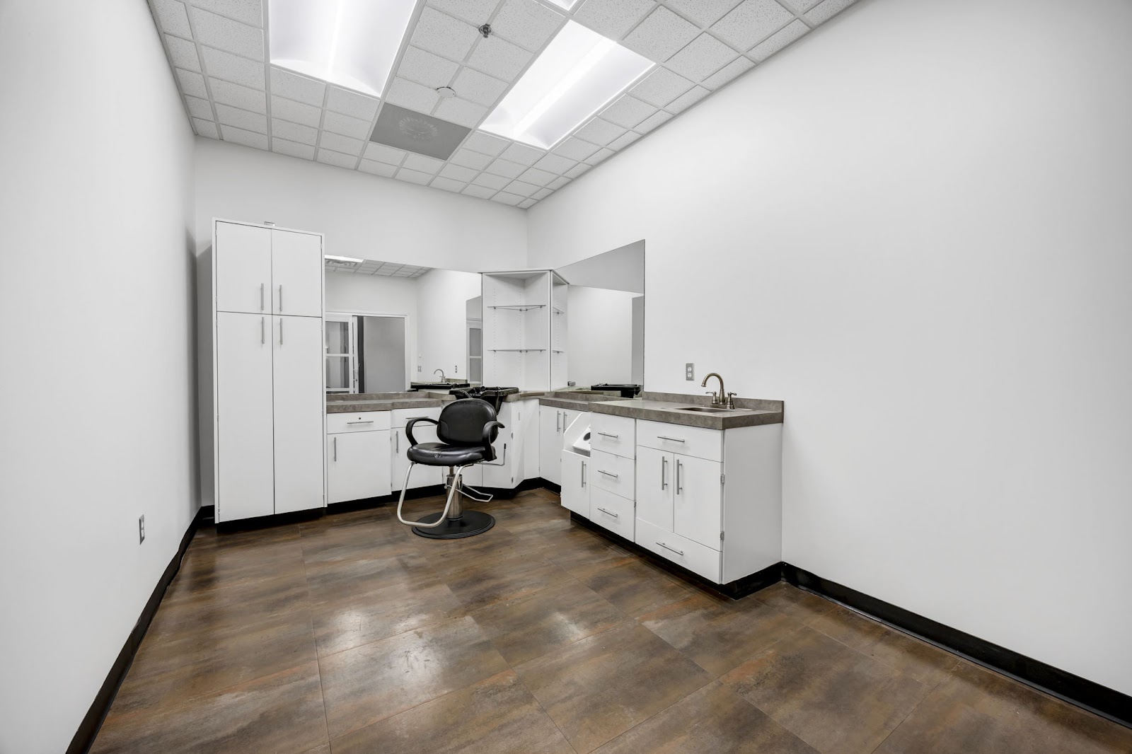 Sola Salons - Hair Salon in Columbia