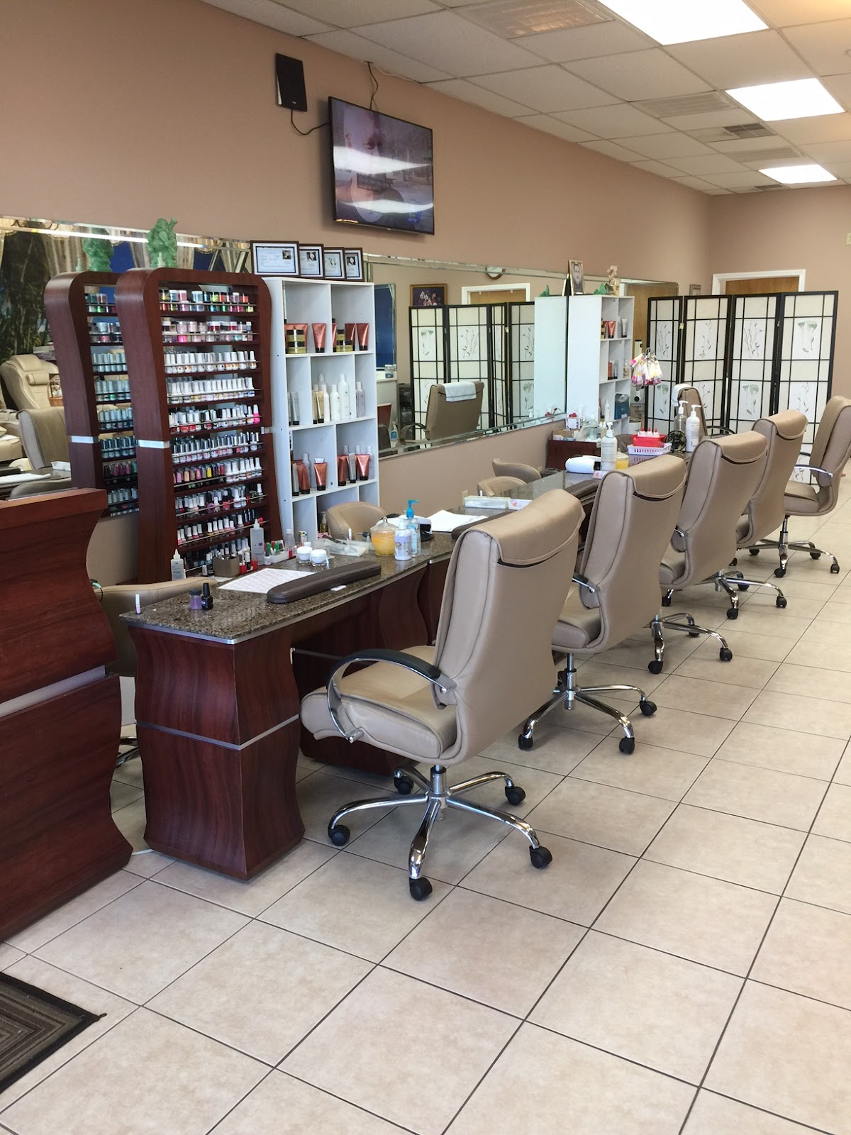 Lovely Nails - Nail Salon in Greenville