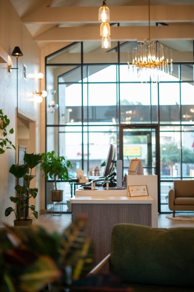 Vanessens Salon & Suites - Barbershop in Sioux Falls
