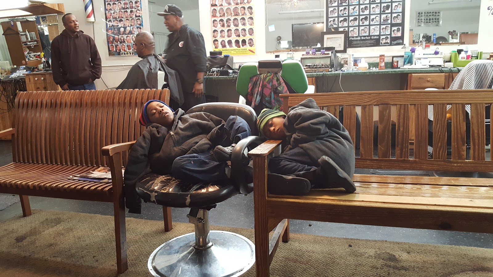 Vick & Ray's Beauty Shoppe - Barbershop in Memphis