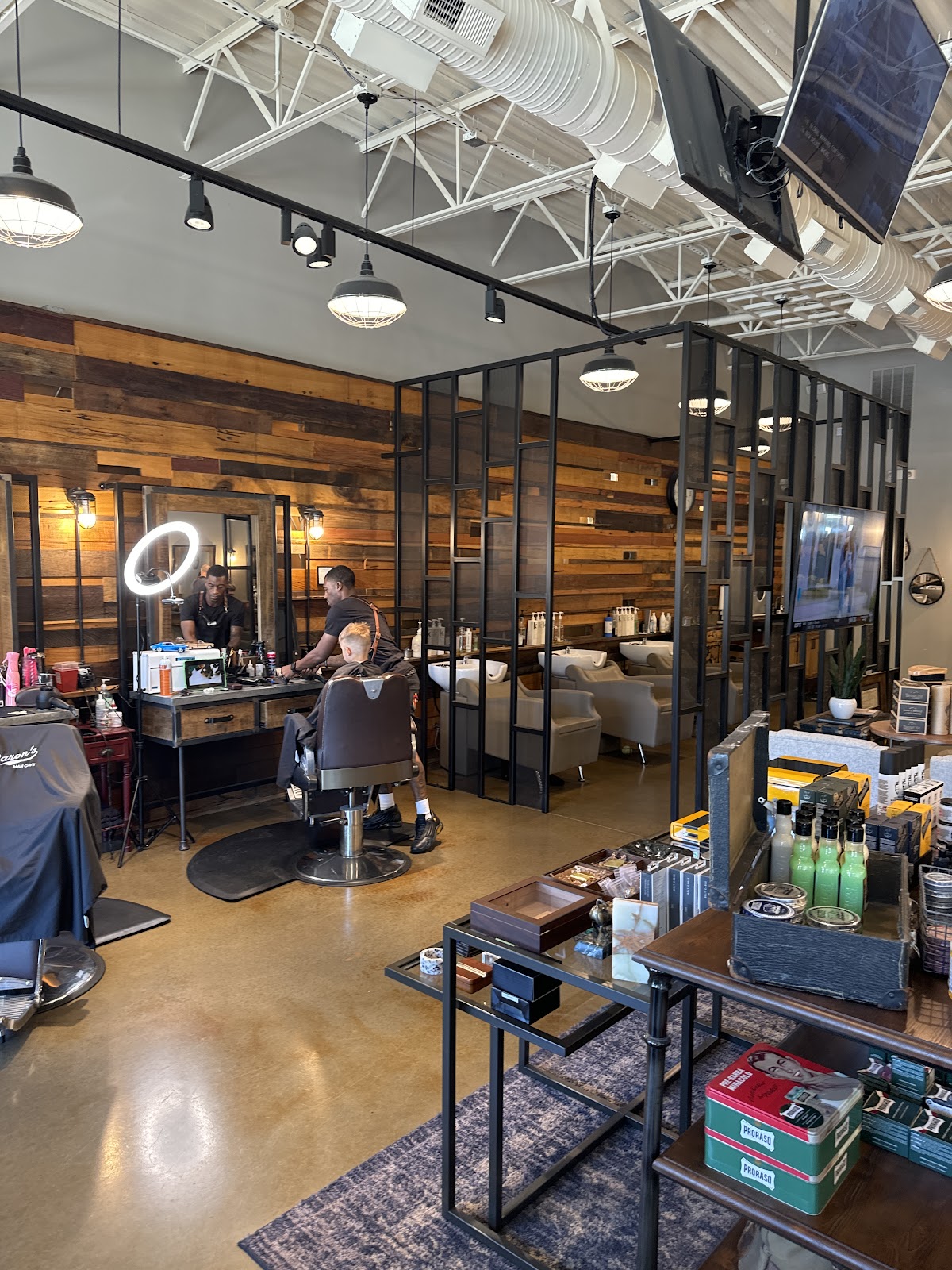 Barons Barbershop - Barbershop in Memphis