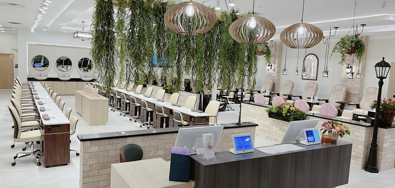 QQ Nail Lounge - Nail Salon in Knoxville