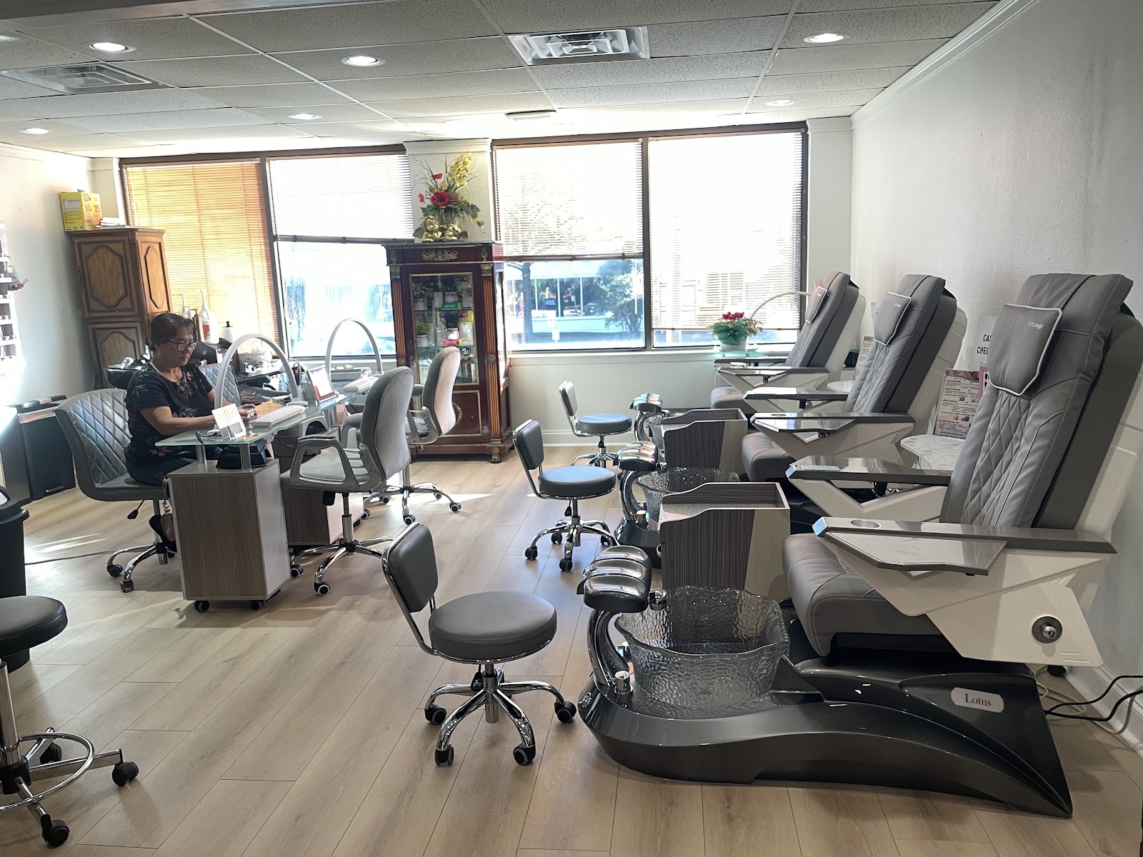 Allure Salon llI - Hair Salon in Arlington