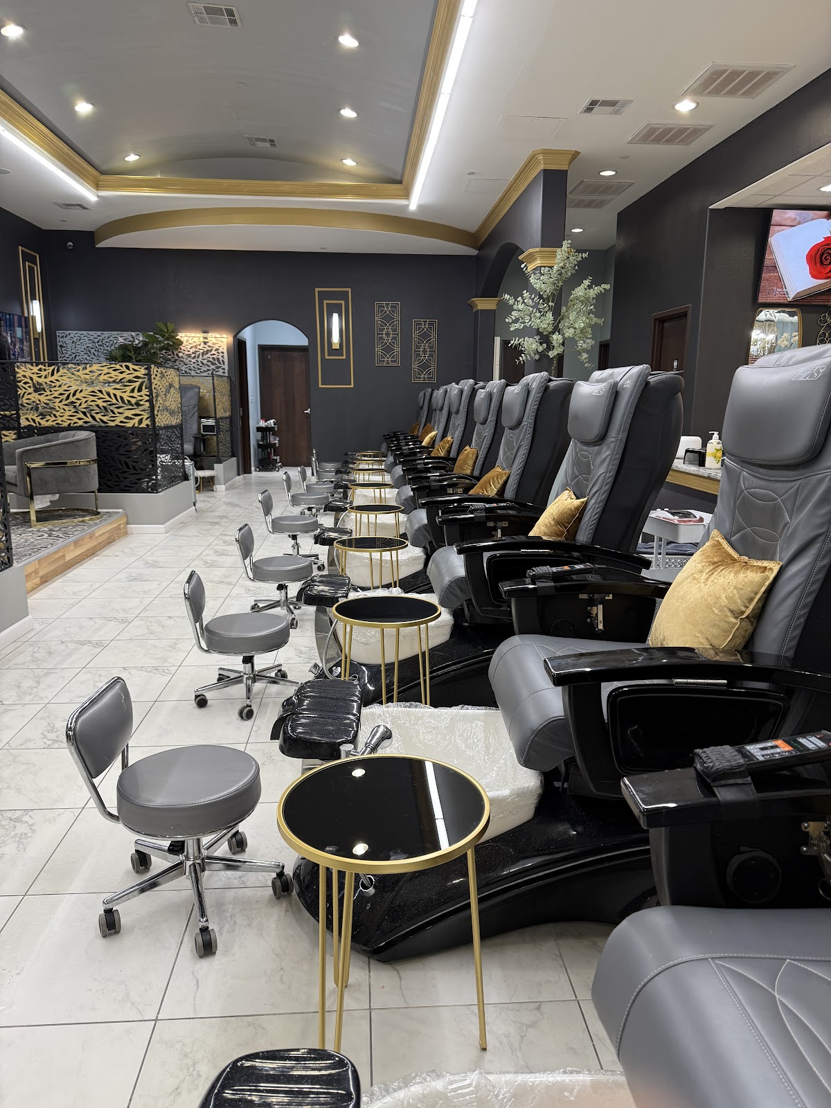 LUSH NAIL BAR - Nail Salon in Plano