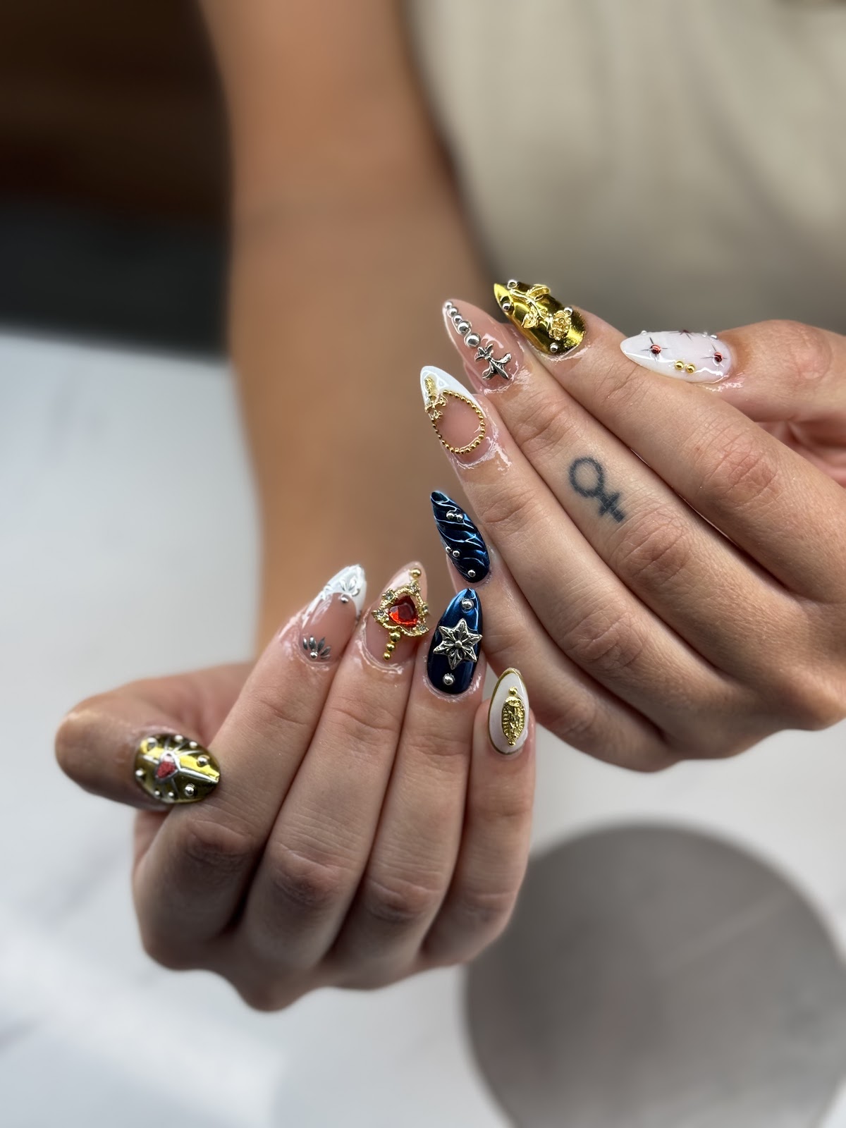 Naku Nails Designs - Nail Salon in Burlington