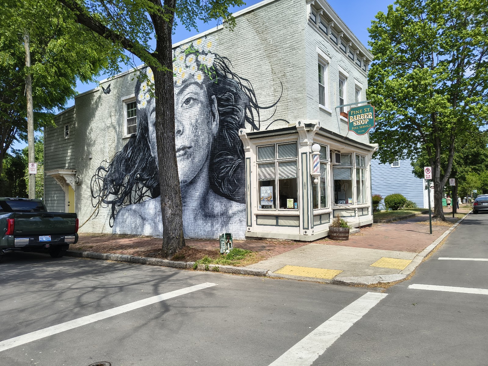 Pine Street Barber Shop and Salon - Barbershop in Richmond