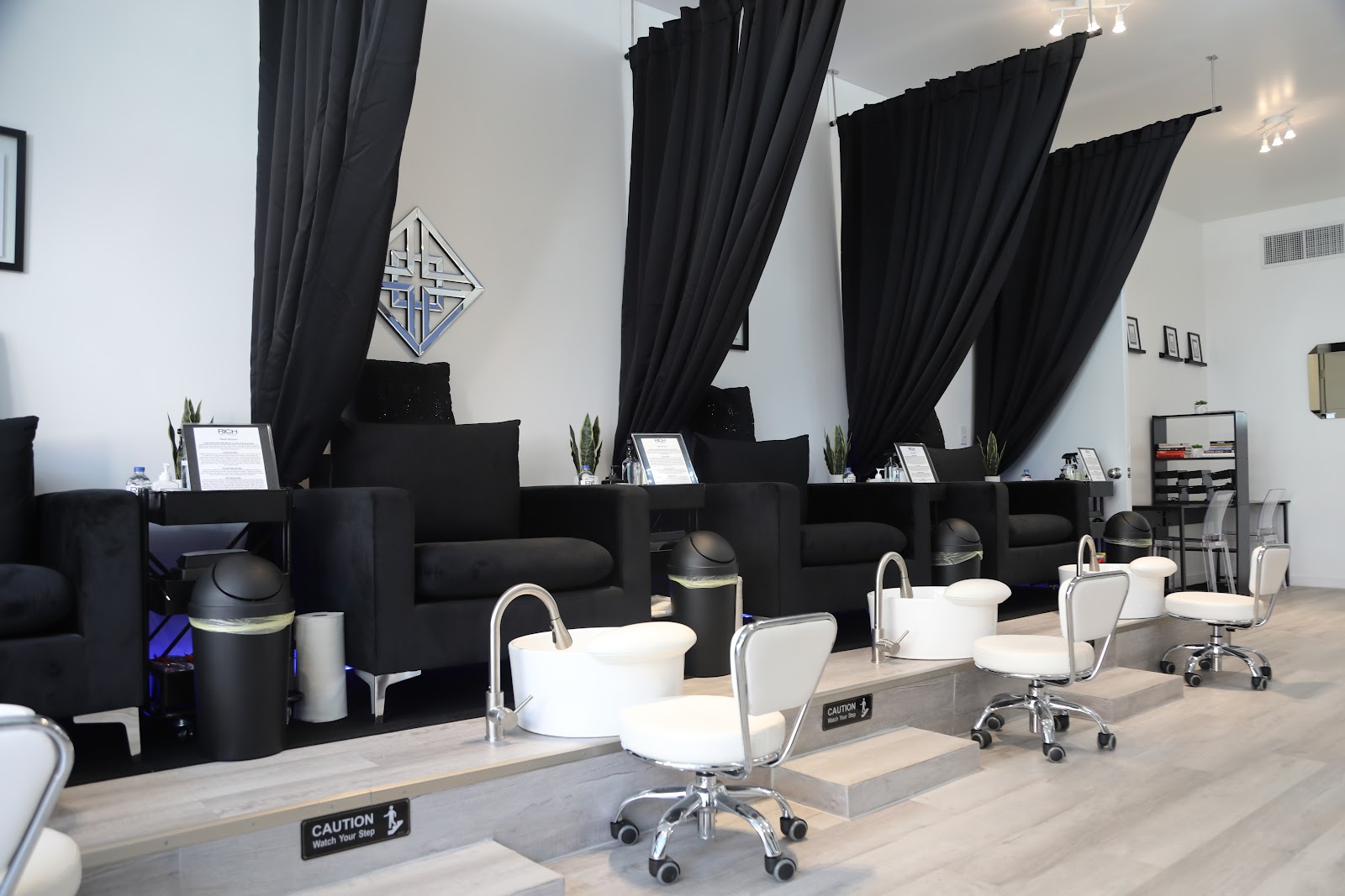 RICH Nail Lounge & Suites - Nail Salon in Richmond