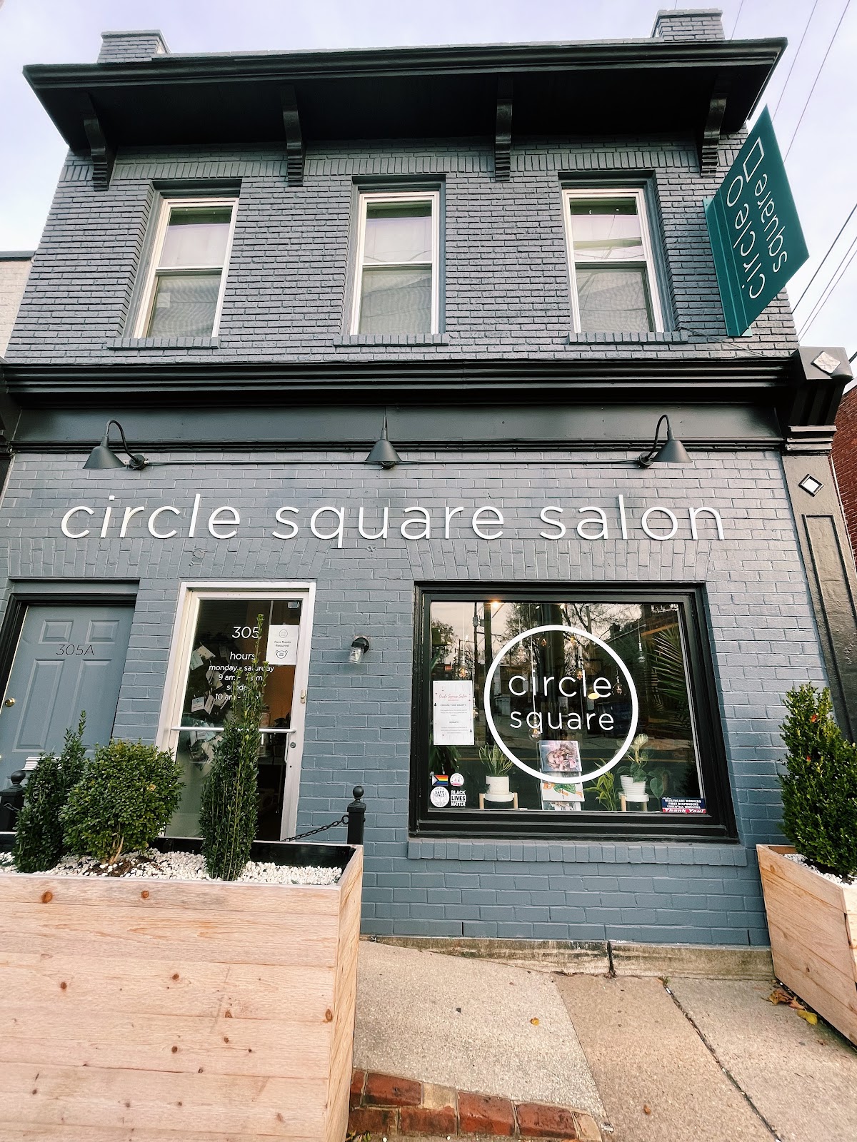 circle square salon - Barbershop in Richmond