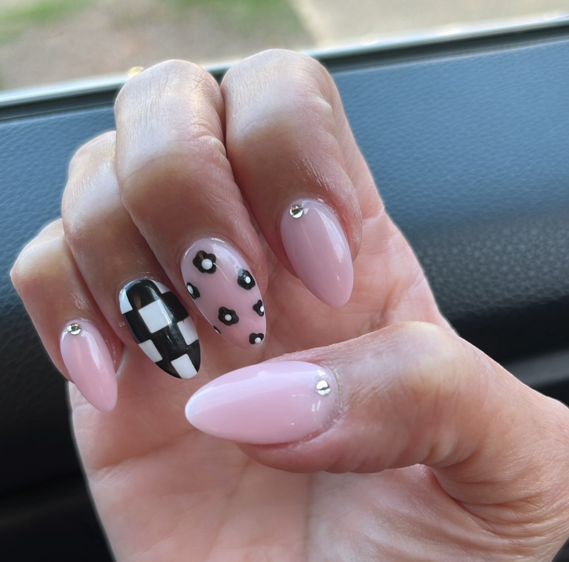 Devinn Nail Bar “Norfolk” - Nail Salon in Norfolk