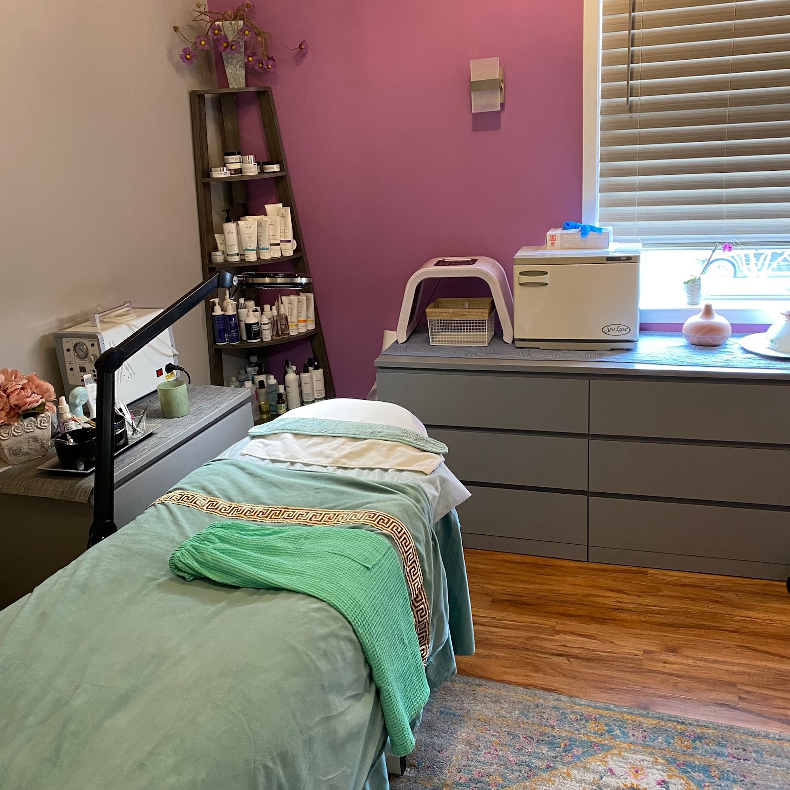 Nilou MedSpa - Hair Salon in Arlington